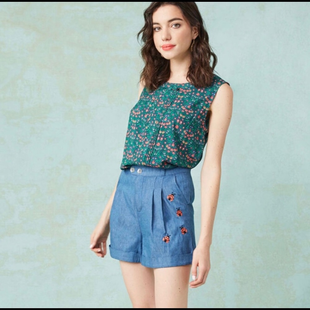 High waisted vintage style ladybug shorts - Picture 3 of 10